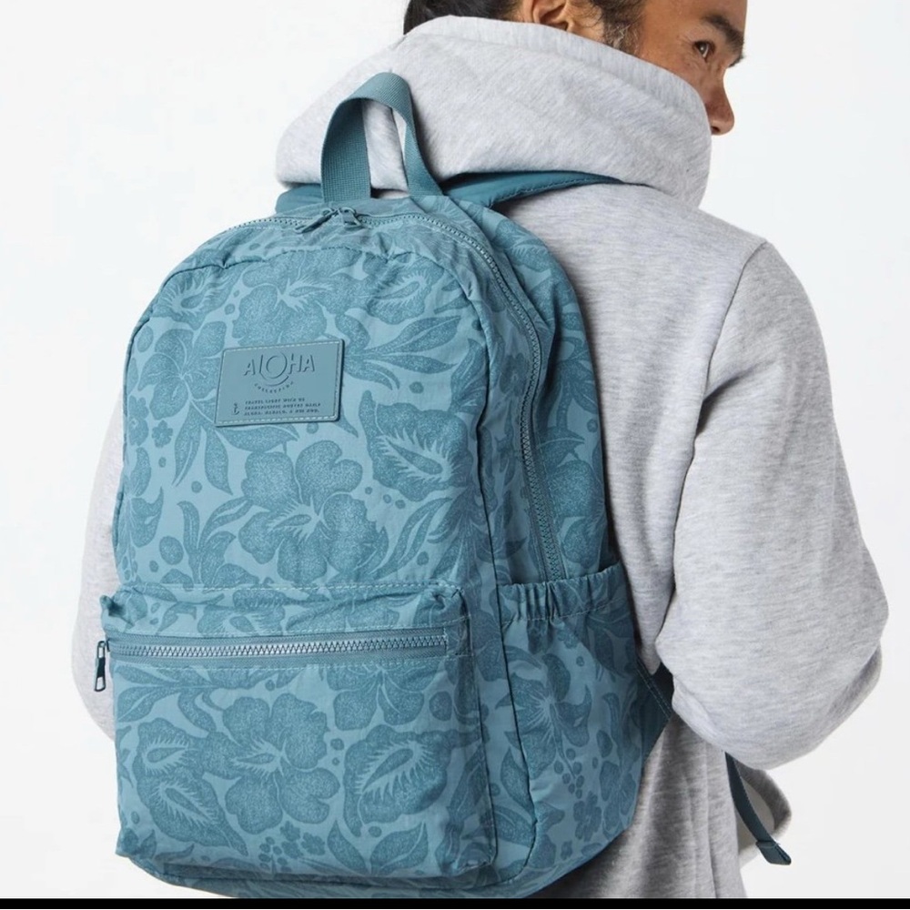 NWT Aloha Collection KEEP IT LIGHT BACKPACK in Breezy Slate (blue)